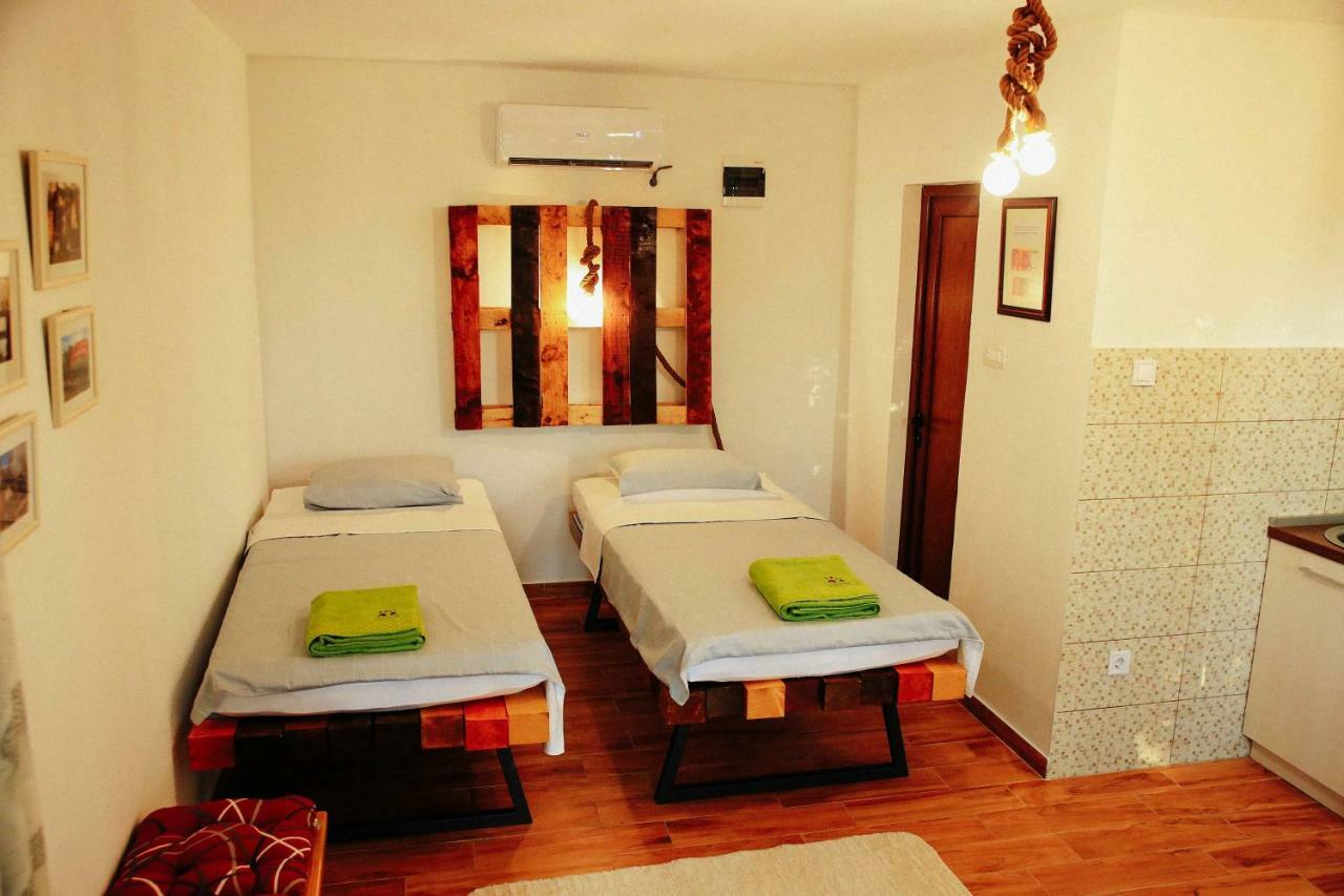 Donkey Farm Martinici - Farma Magaraca Martinici Bed & Breakfast Danilovgrad Екстериор снимка